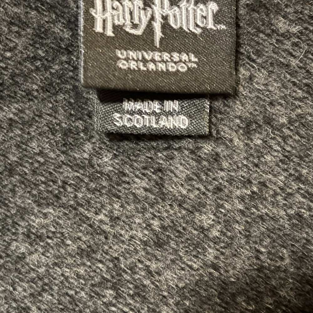Classic Charcoal Cardigan in Gryffindor school colors - Picture 3 of 8
